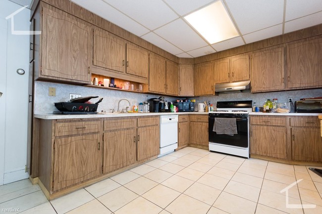 Building Photo - 4 br, 2 bath House - 26 Mapleton St # 2J