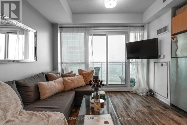 Building Photo - 165 Legion Rd N