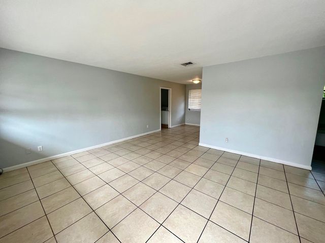 Building Photo - 1541 42nd St