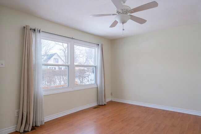 Photo du bâtiment - CUTE 2BD BUNGALOW IN ESTABLISHED EAST LONDON NEIGHBOURHOOD.