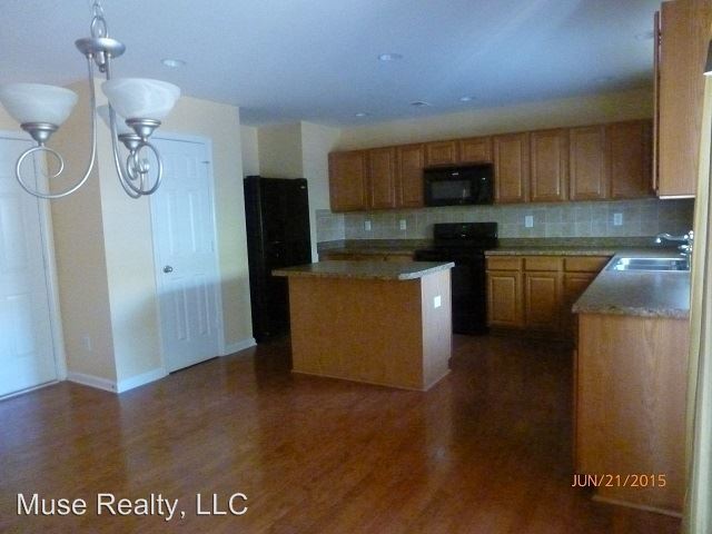 Building Photo - 521 Buttercup Way