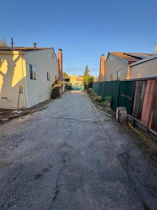 Foto del edificio - 277 Kirk Ave