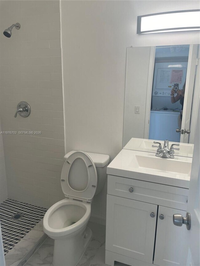 Building Photo - 20725 NE 8th Ct