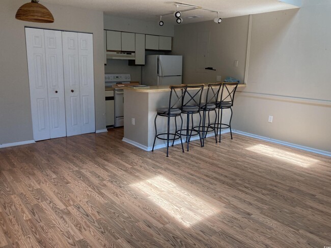 Foto del edificio - 4462 Little River Inn Ln