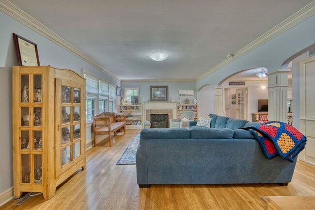 Building Photo - Beautiful 4 bedroom home in University Heights! Don't miss this one!