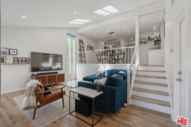 Building Photo - 13336 Maxella Ave