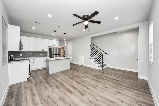 Building Photo - 19104 Sears Dr