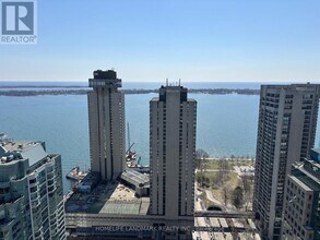 Building Photo - 33 Bay St.