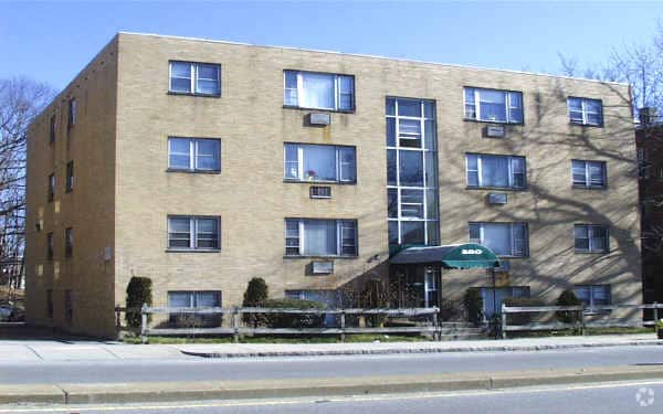 572 - 580 Cummins Hwy - 572-580 Cummins Hwy