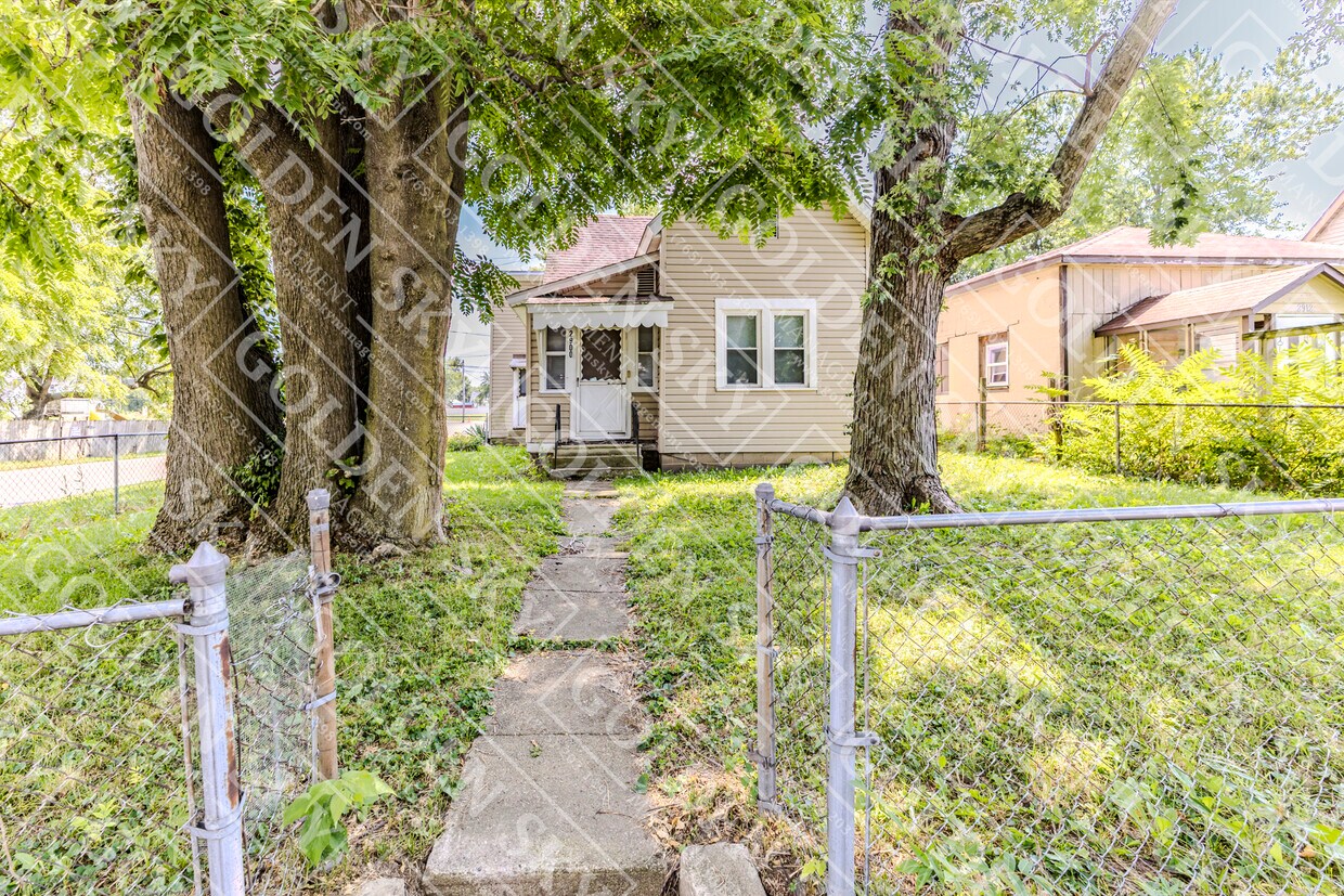 Primary Photo - 2900 S Elm St
