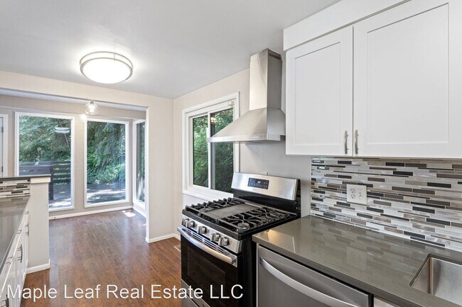 Building Photo - 2 br, 2 bath House - 13765 MacAdam Rd S