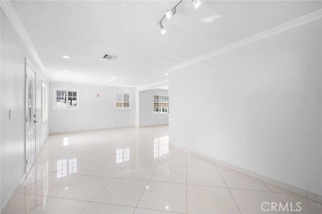 Foto del edificio - 10227 Helendale Ave