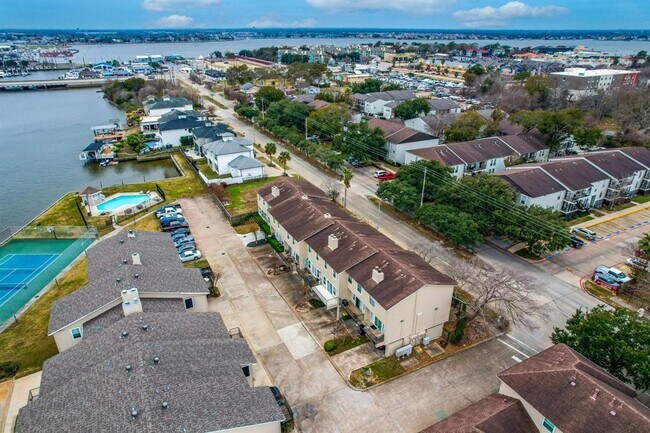 Foto del edificio - 1910 Lakeside Dr