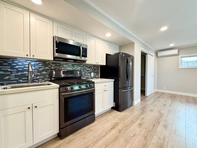 Building Photo - Stylish Coastal In-Law Studio with In-Unit Laundry - Utilities Included!