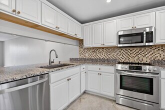 Building Photo - 3503 Oaks Way