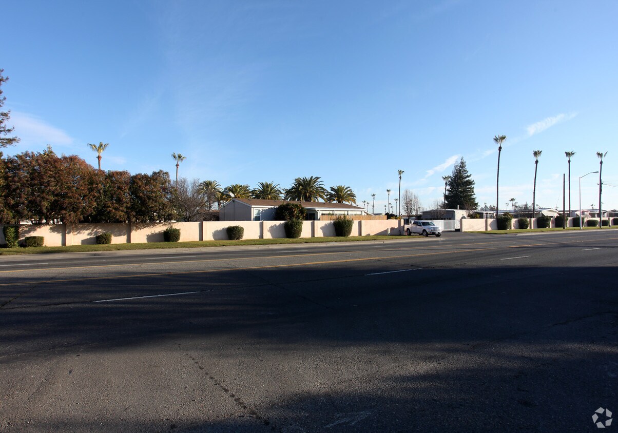 Foto principal - 8181 Folsom Blvd