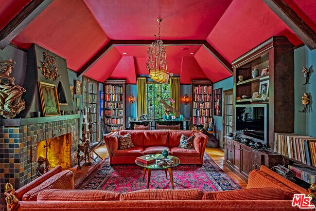 Foto del edificio - 8066 Woodland Ln