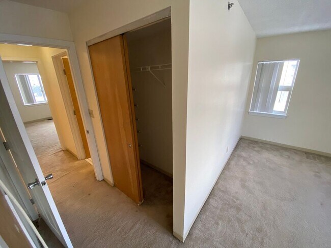 Foto del edificio - 148 N Beacon St