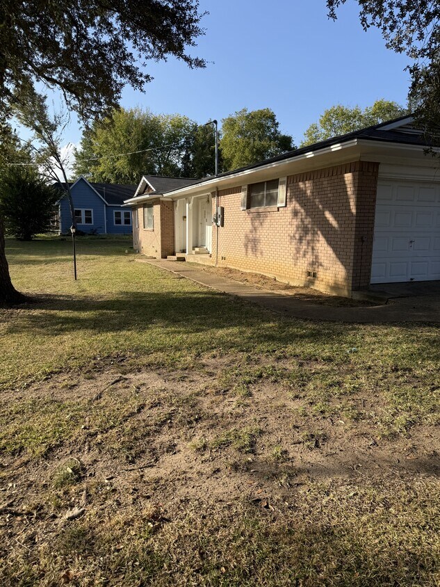 Foto del edificio - 915 N Spring St