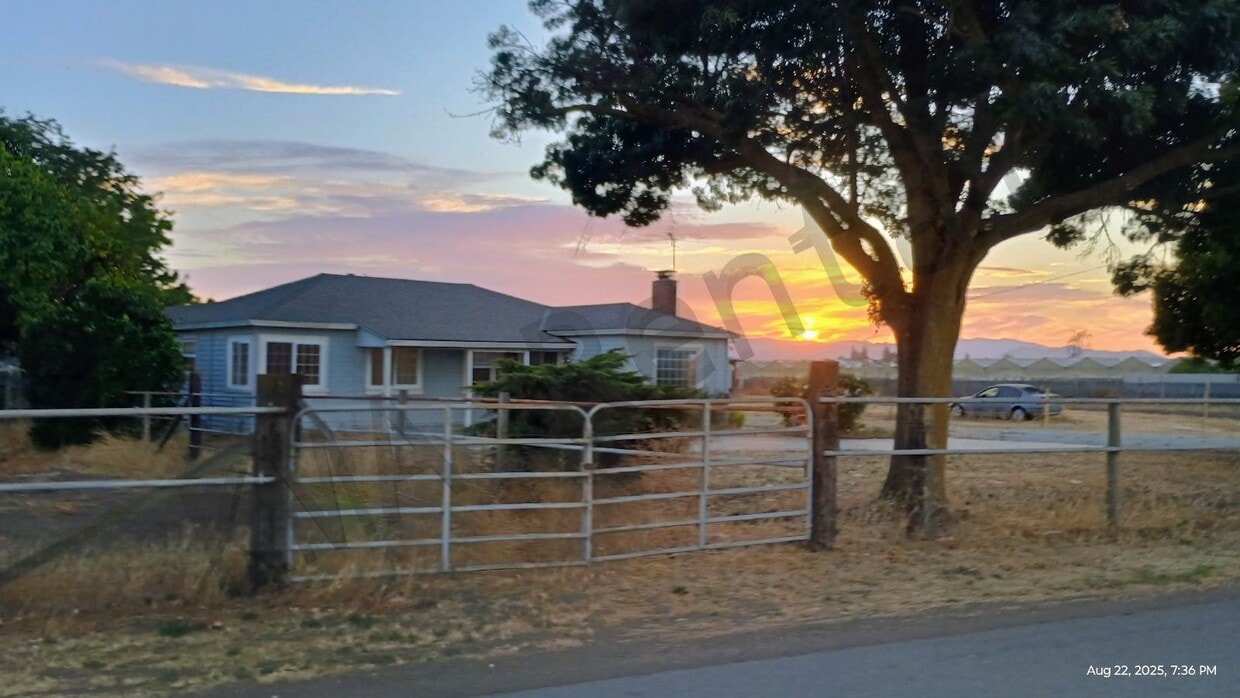 Foto principal - 7305 Furlong Ave