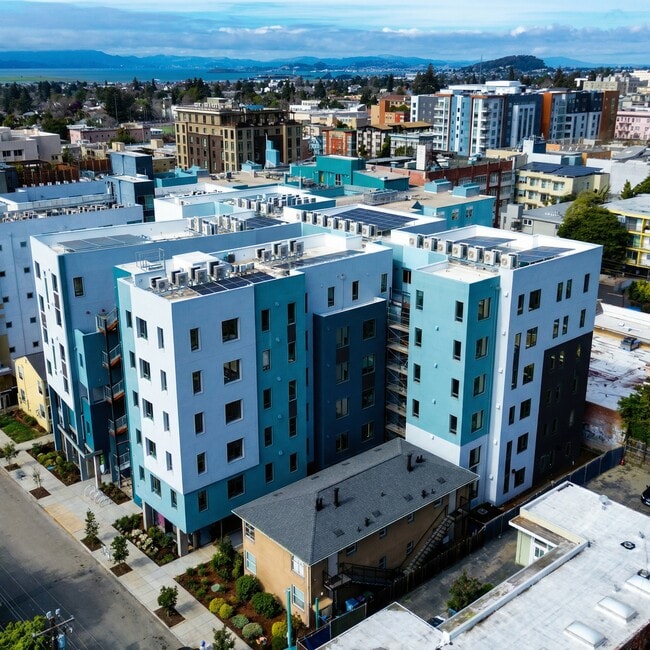ArtHaus Dwight - ArtHaus Dwight Apartments