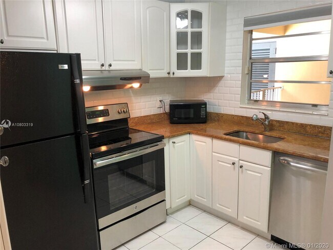 Building Photo - 1400 NE 57th Ct