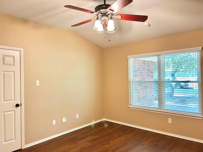 Foto del edificio - 14803 Snelling Dr