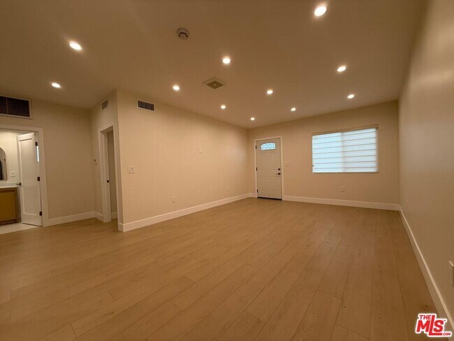 Foto del edificio - 15916 Bahama St