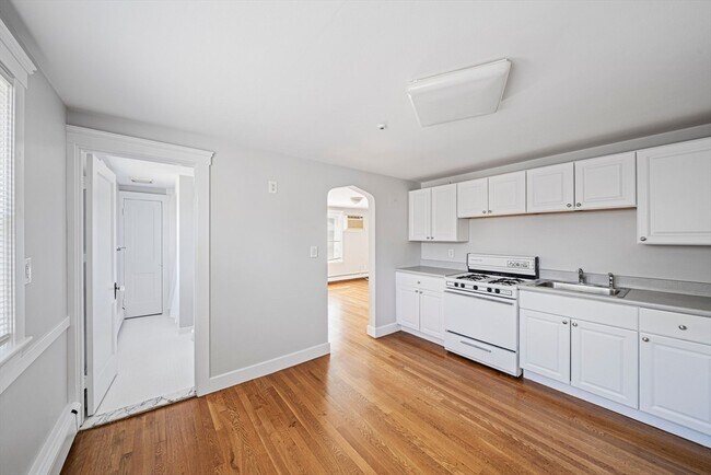 Building Photo - 14 Hartwell St