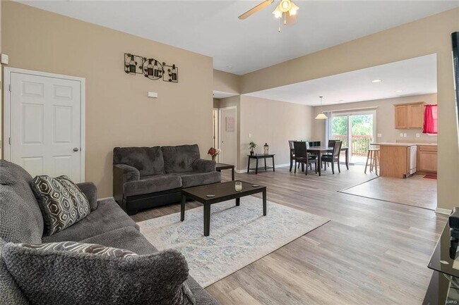 Building Photo - Updated home close to post!