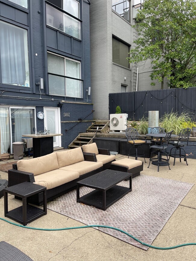 Foto del edificio - 718 Grandview Ave