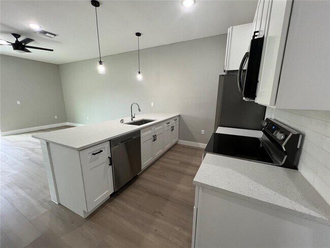 Building Photo - 12128 Henley Ave