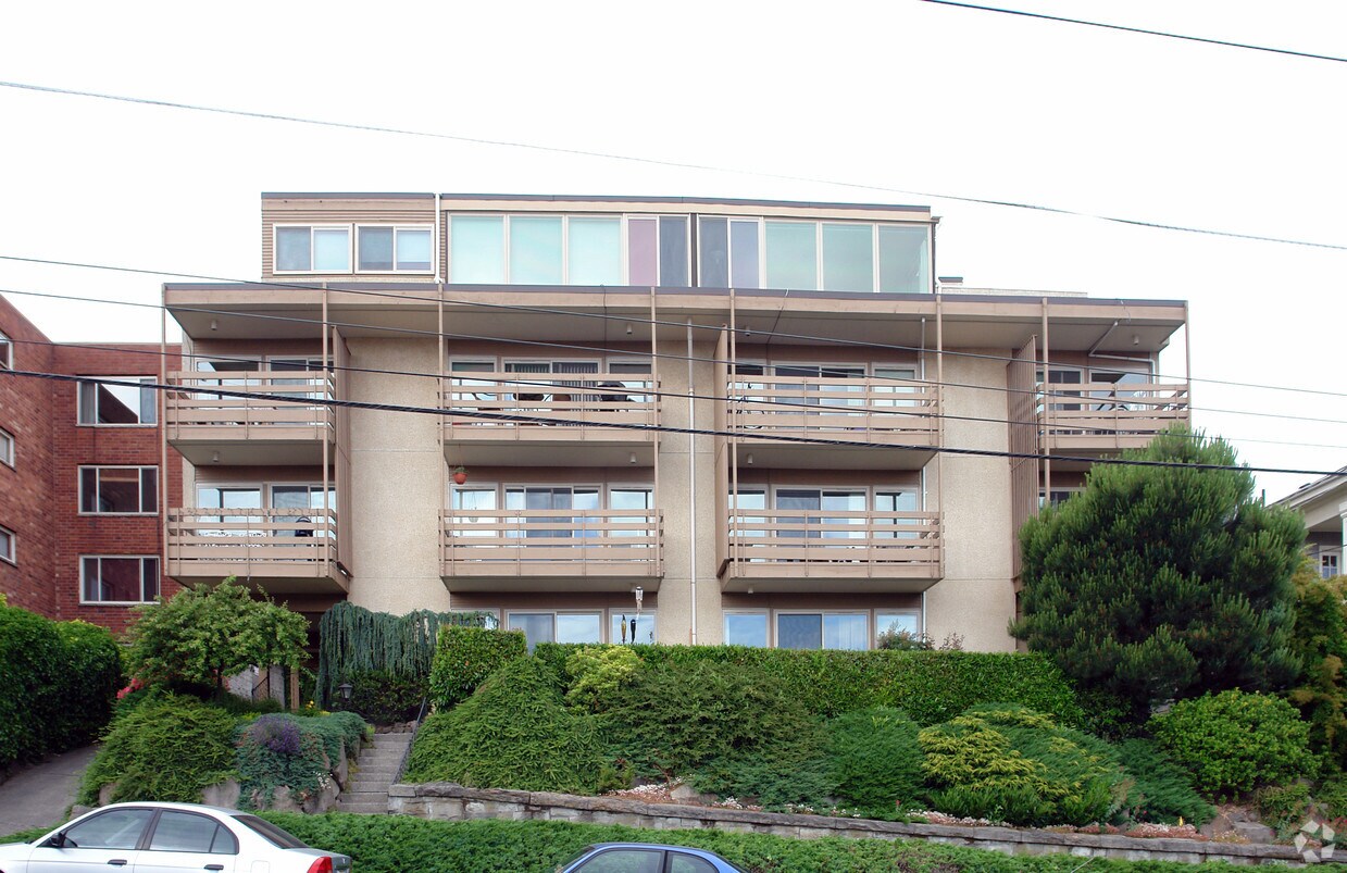 Building Photo - Seasons Apartments