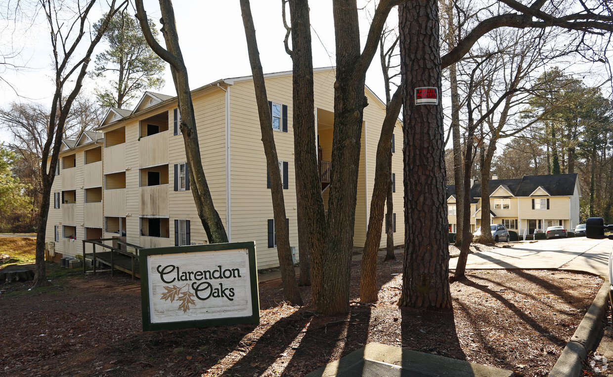 Primary Photo - Clarendon Apartments and Townhomes