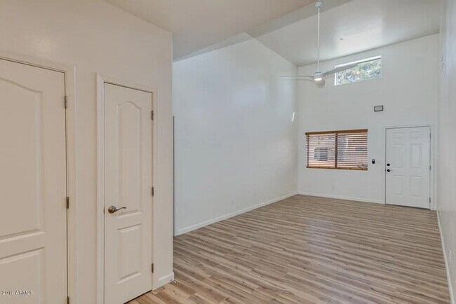 Foto del edificio - Stunning 2 bedroom 2-bathroom
