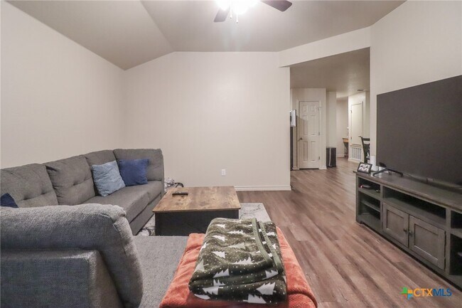 Foto del edificio - 1914 Castroville Trl