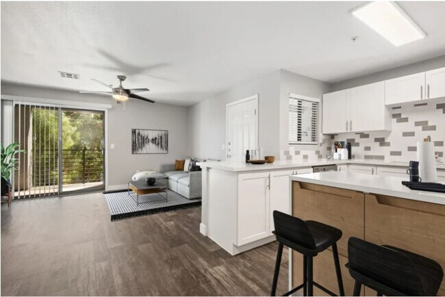 Building Photo - 15164 N 140th Dr