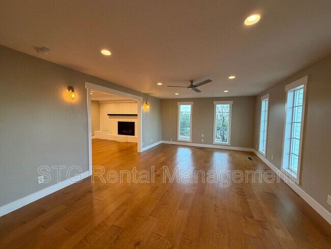 Foto del edificio - 600 N 260 W Cir