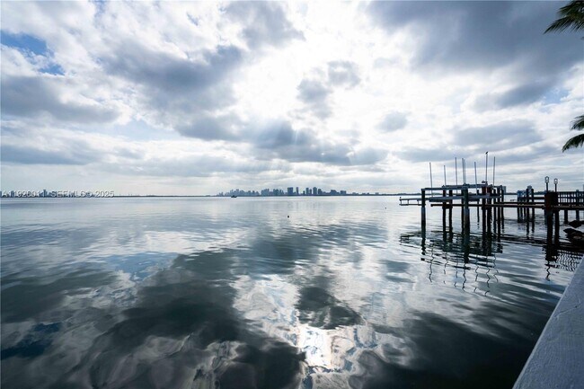 Foto del edificio - 1750 S Treasure Dr