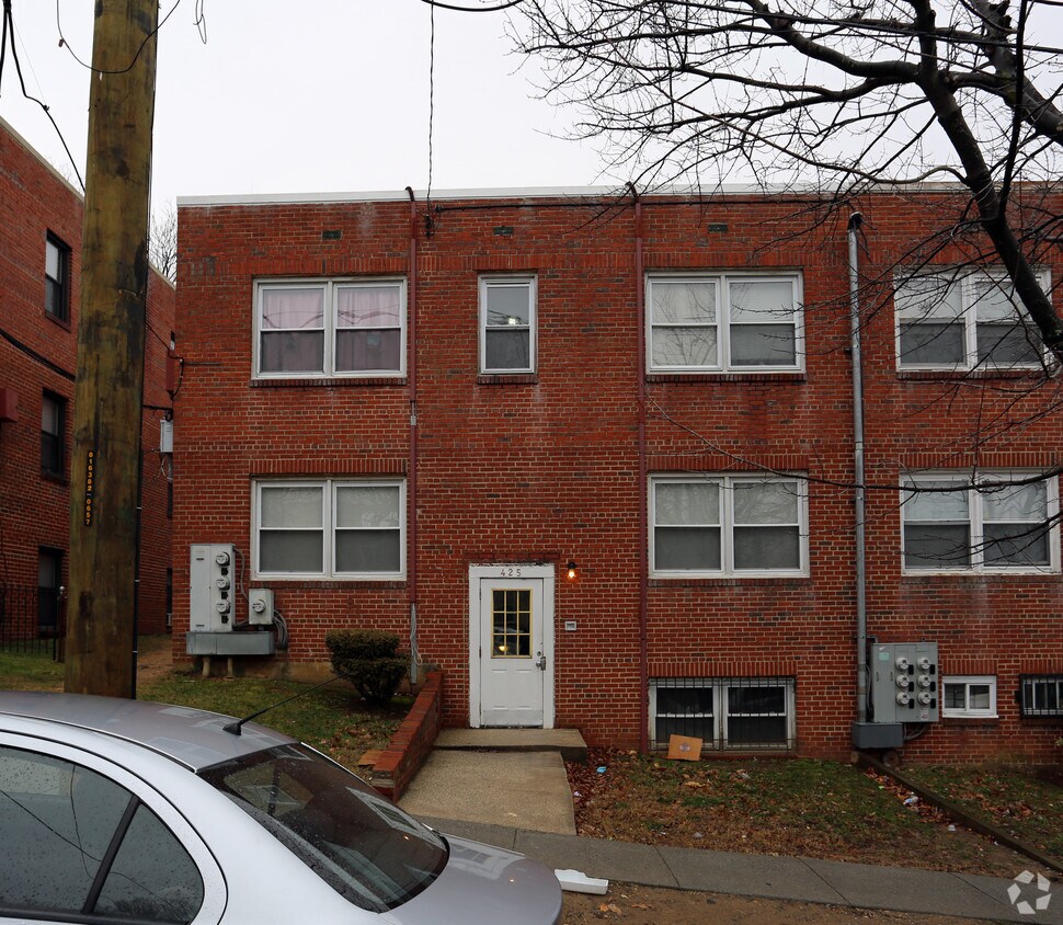 Building Photo - 425 Burbank St SE