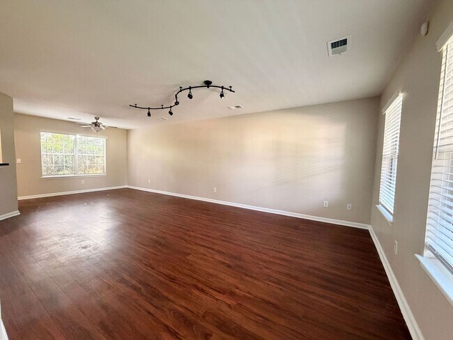 Foto del edificio - Available now. Beautiful, FULLY REMODELED 3 BR/2.5 BA Home in Tanner Plantation!
