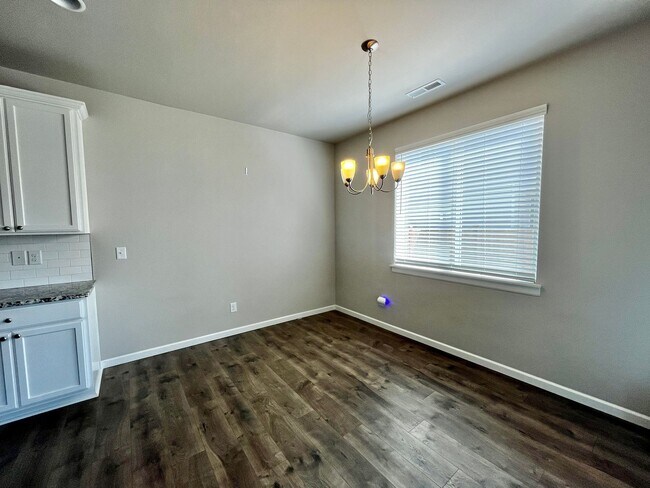 Building Photo - Beautiful Home w/Upgrades and Close to Eve...