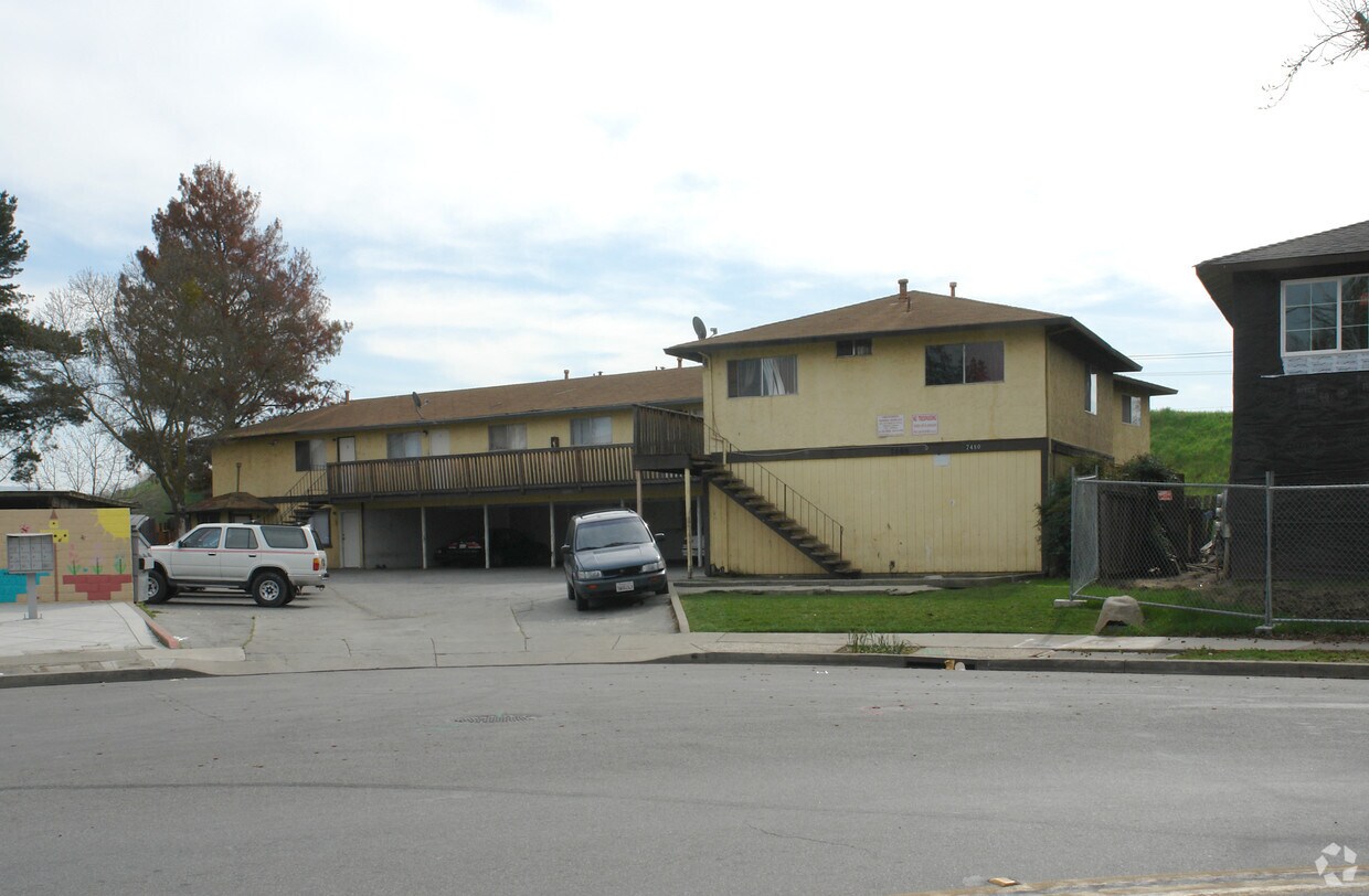Building Photo - 7480 Rogers Ln