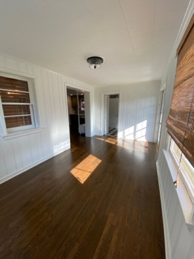 Building Photo - 2 Bedroom Near West End Private Escape