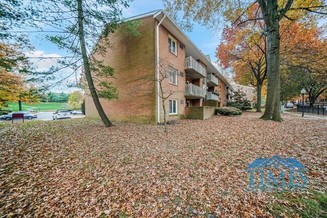 Building Photo - 300 Winding Way