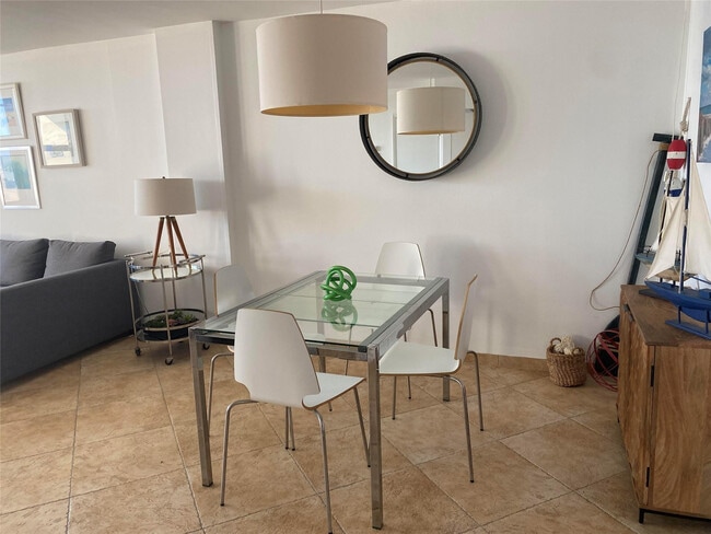 Building Photo - 305 N Pompano Beach Blvd