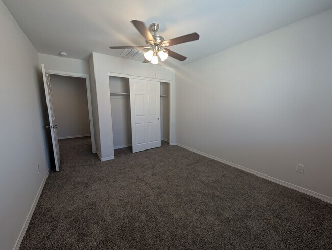 Building Photo - 3 Bedroom, 2.5 Bathroom Riverbend Home
