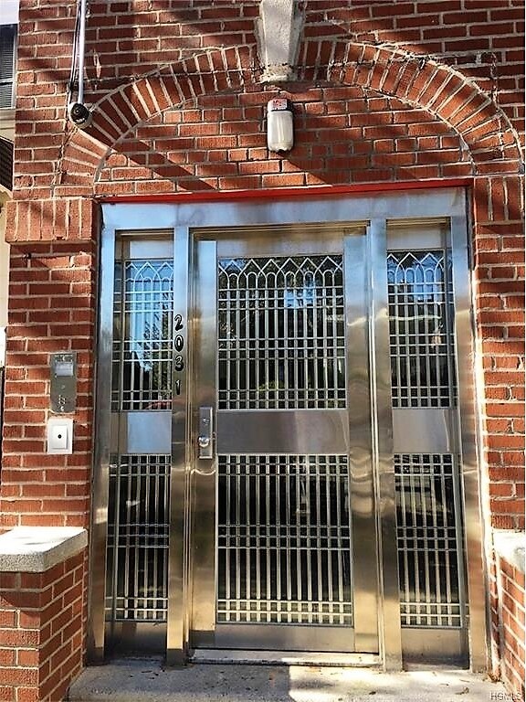 Foto del edificio - 2031 Tomlinson Ave