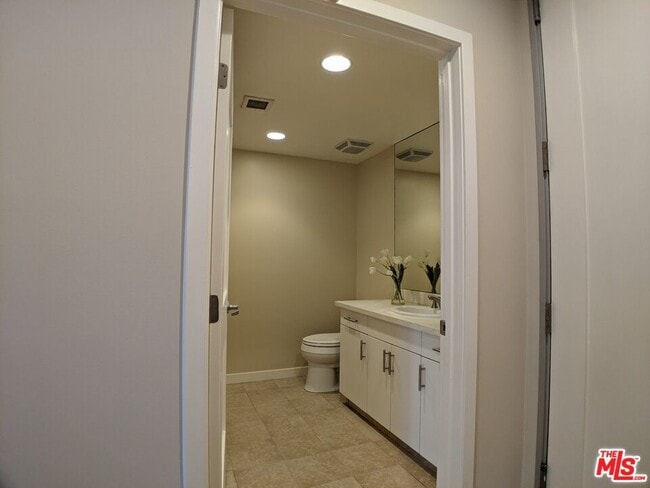 Foto del edificio - 5143 White Oak Ave