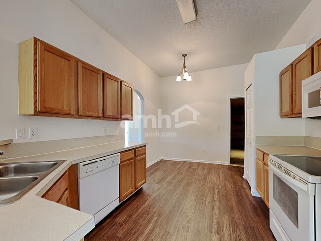Building Photo - 9311 Thunderbolt Dr